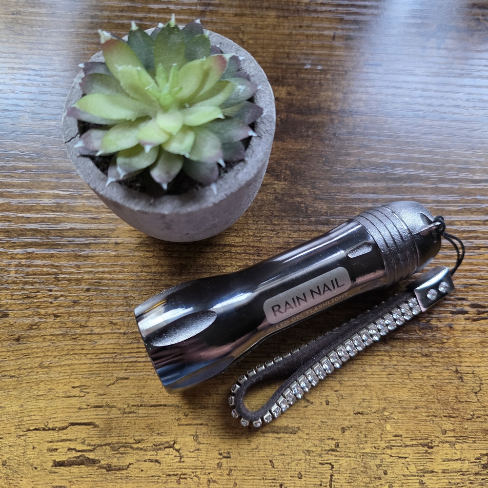 Rain NAIL LED Flashlight